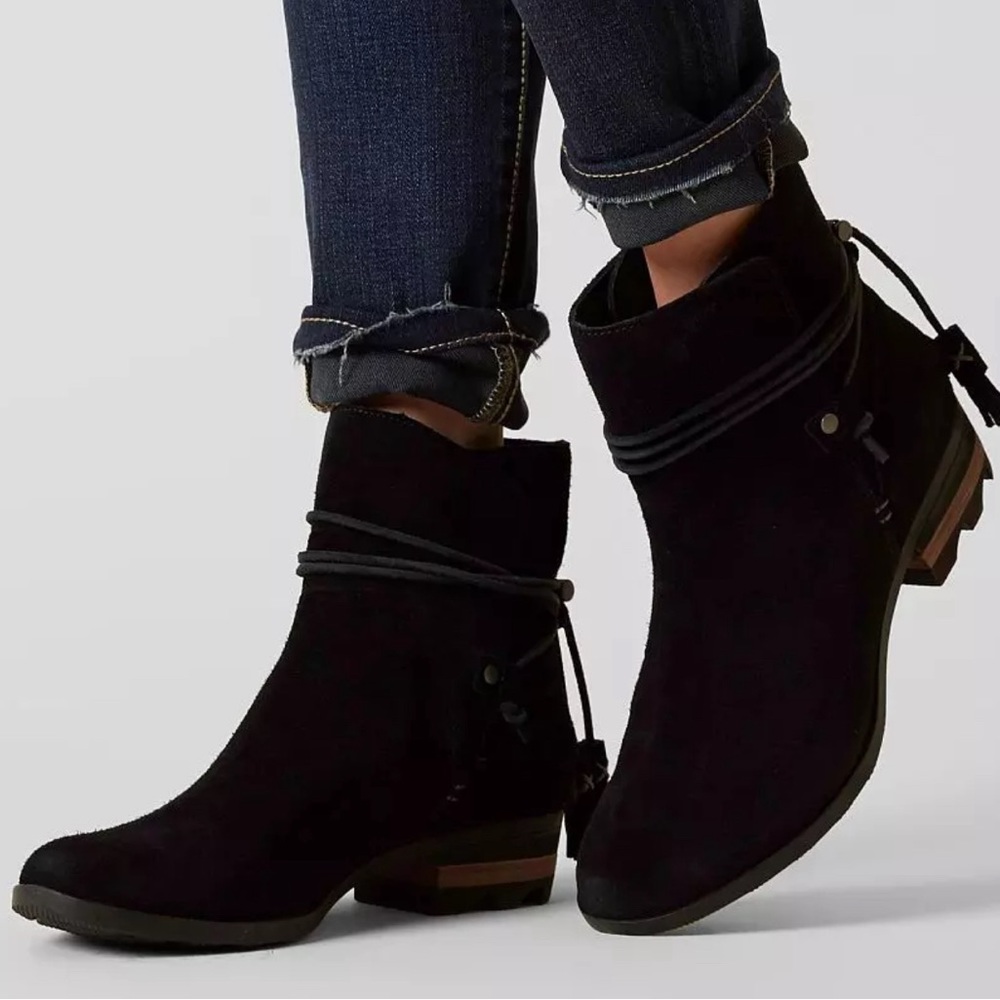 Sorel Farah short, black, suede ankle boot size 9